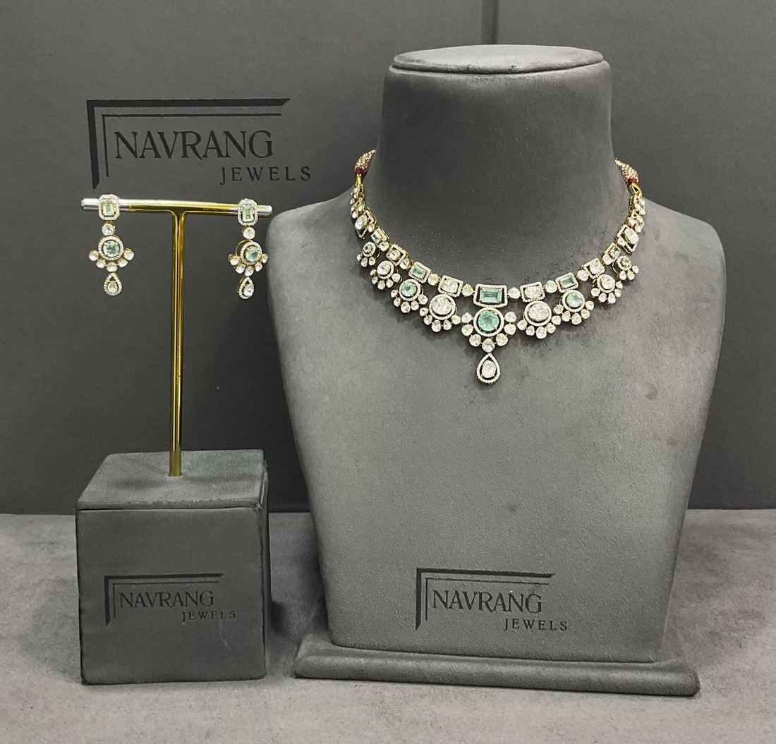 Diamond necklace set with square-cut green stones