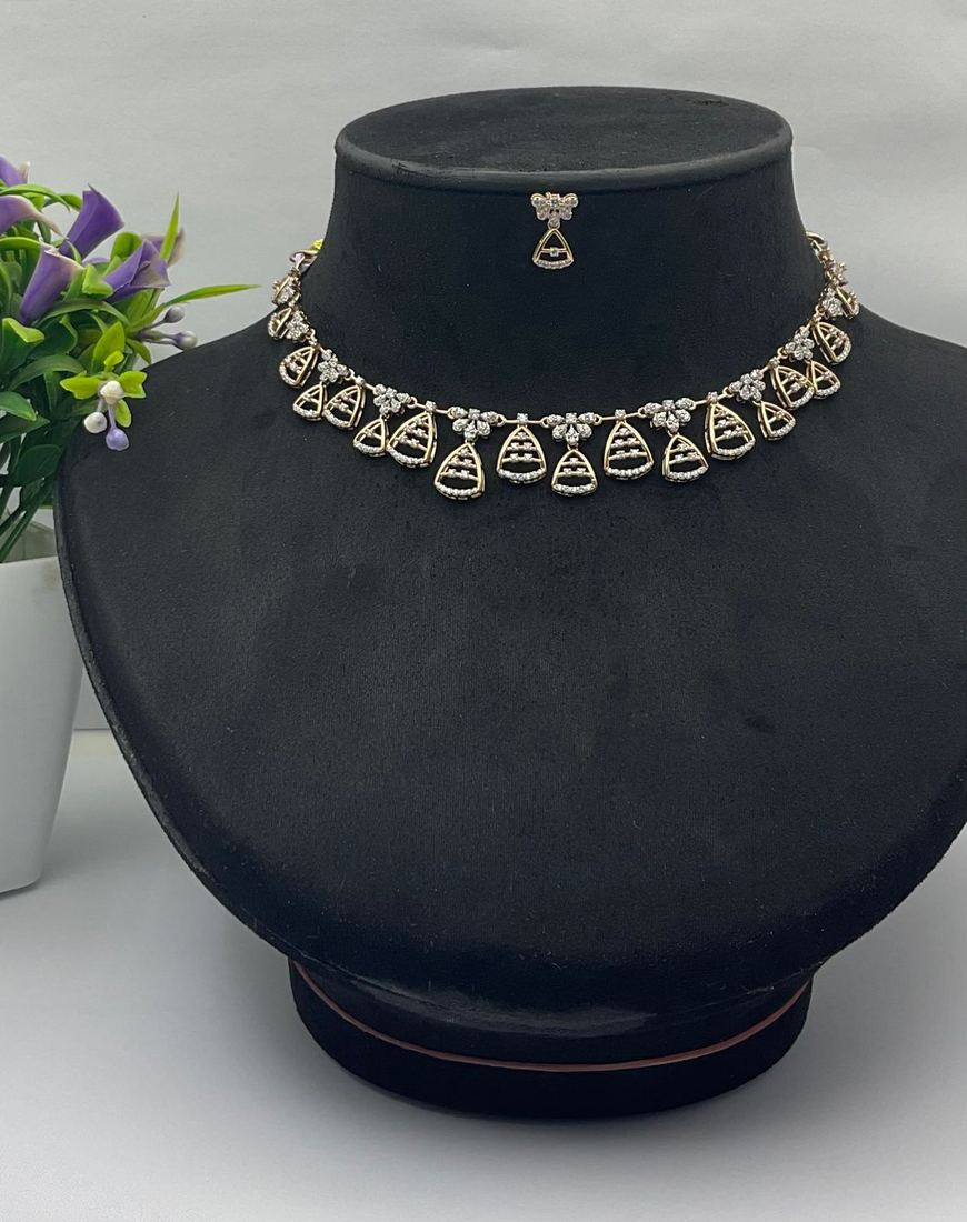 Diamond triangle-design necklace set