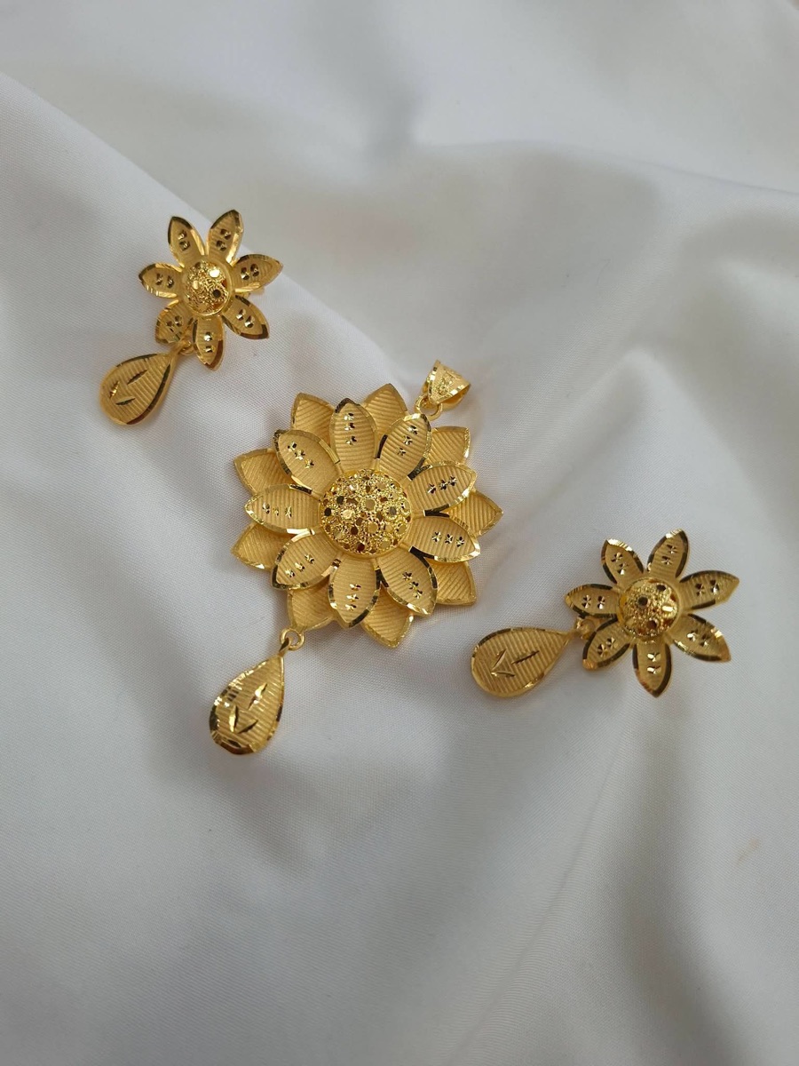 Gold flower pendant with matching earrings